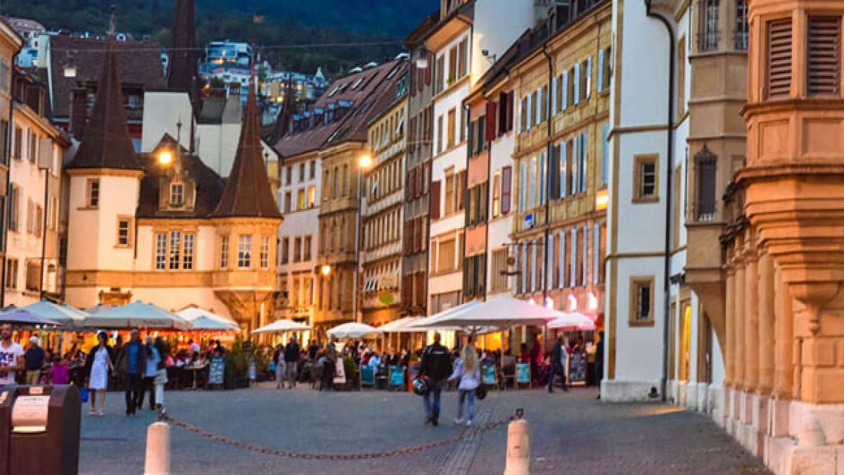 Feiern Sie den Tag der Republik in Neuenburg, Schweiz - ein freier Tag voller Geschichte und Kultur.