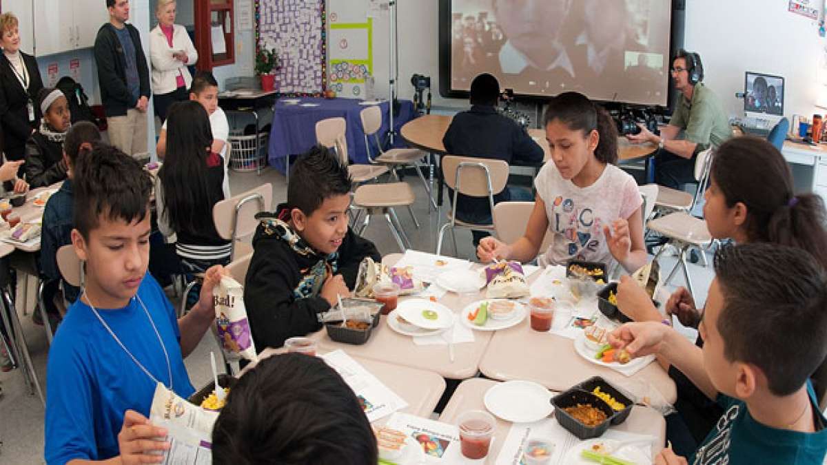 Starten Sie den Tag richtig: Nationale Schulfrühstückswoche in den USA. Starten Sie den Tag richtig: Nationale Schulfrühstückswoche in den USA.