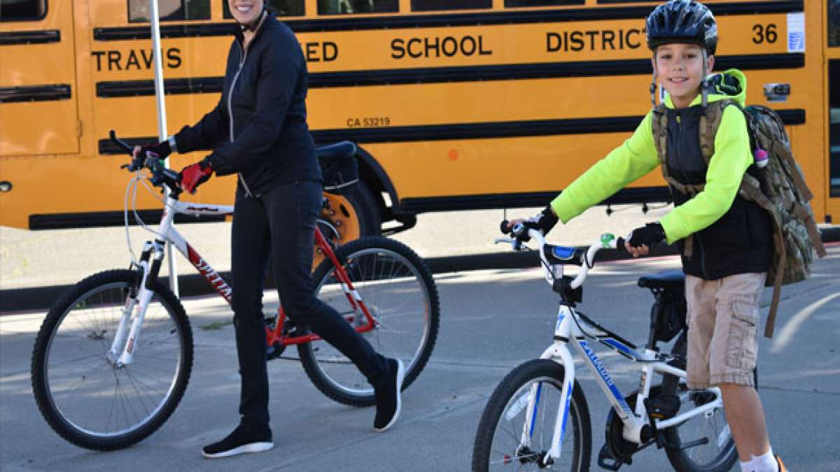 Entdecken Sie die Freude des Radfahrens zur Schule!