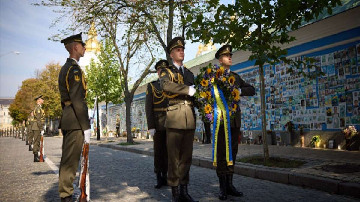 Tag des Gedenkens an die Verteidiger der Ukraine: Ein Tag, um den Mut und die Opferbereitschaft der Ukrainer zu würdigen.