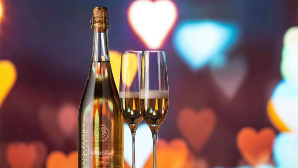Entdecke die faszinierende Geschichte der Glasflasche und ihren Einfluss auf die Weinreifung.