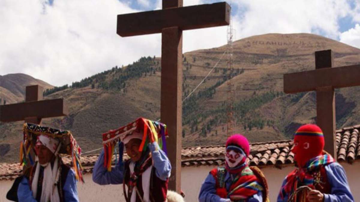 Erleben Sie die lebendige Tradition der Fiesta de las Cruces, auch als Cruz de Mayo bekannt, am 3. Mai in Spanien und Hispanoamerika.