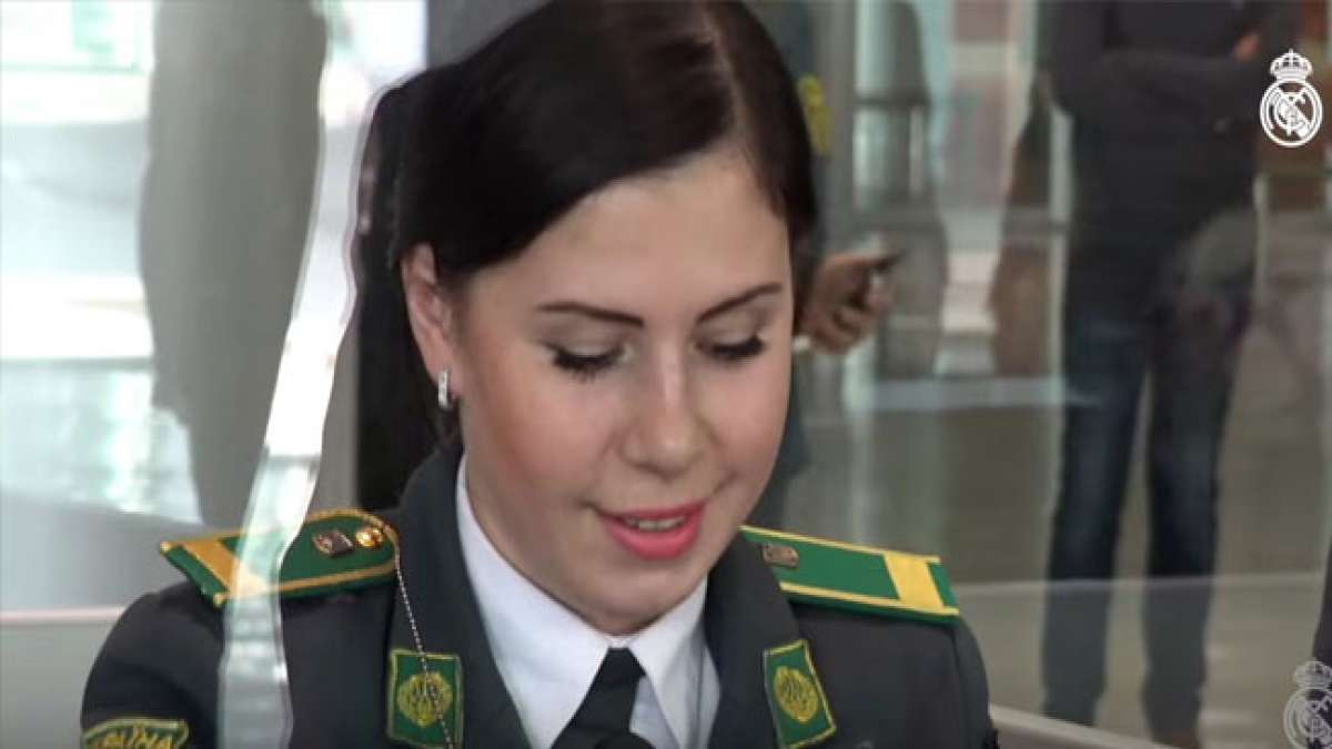 Gedenken Sie dem Tag des Zollbeamten in der Ukraine und würdigen Sie die zentrale Exekutivbehörde des Landes, die für die Umsetzung der Zollpolitik und die Bekämpfung von Straftaten im Zusammenhang mit Zollangelegenheiten verantwortlich ist.