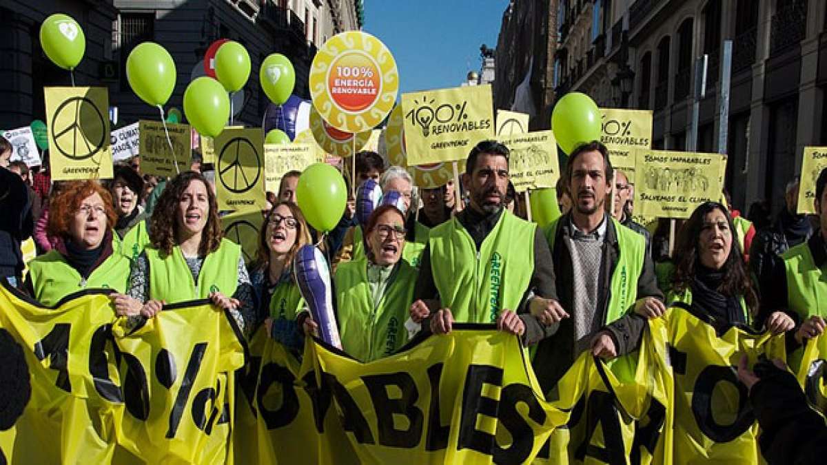 Greenpeace - für eine grüne und friedliche Zukunft seit 1971. Greenpeace - für eine grüne und friedliche Zukunft seit 1971.
