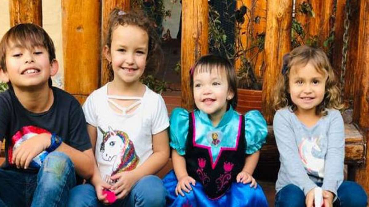 Feiern Sie den Tag der Nichten und Neffen und schätzen Sie die besondere Verbindung zwischen Tanten und Onkeln und ihren geliebten Nichten und Neffen. Feiern Sie den Tag der Nichten und Neffen und schätzen Sie die besondere Verbindung zwischen Tanten und Onkeln und ihren geliebten Nichten und Neffen.