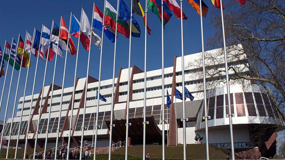 Ein Tag, um die historische Bedeutung der europäischen Einigung zu würdigen und eine friedliche Zukunft zu fördern. Ein Tag, um die historische Bedeutung der europäischen Einigung zu würdigen und eine friedliche Zukunft zu fördern.