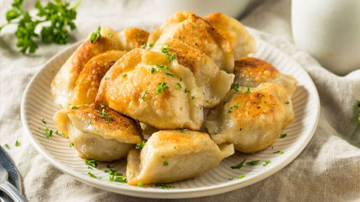 Feiern Sie den Nationalen Pierogi-Tag in den USA mit köstlichen gefüllten Teigtaschen.