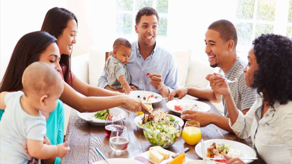 Erleben Sie die Bedeutung von gemeinsamen Mahlzeiten mit Kindern an diesem besonderen Tag in den USA. Erleben Sie die Bedeutung von gemeinsamen Mahlzeiten mit Kindern an diesem besonderen Tag in den USA.