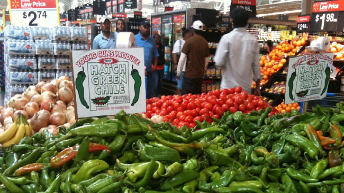Feiern Sie den Nationalen Tag des grünen Chilis in den USA und entdecken Sie dieses köstliche Eintopfgericht mit einer würzigen Note von grünen Chilis.