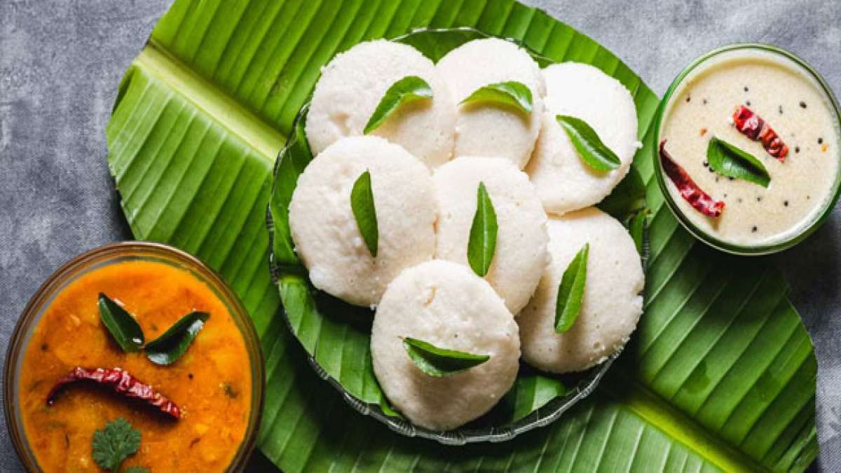 Feiern Sie den Welt-Idli-Tag und entdecken Sie diese köstlichen, herzhaften Reiskuchen aus Südindien.