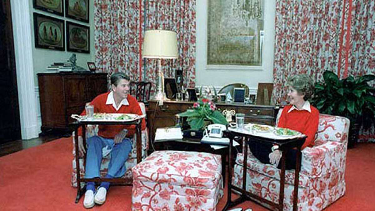 Feiern Sie den Nationalen Tag des Fernsehessens in den USA und entdecken Sie die Geschichte und Vielfalt von Tiefkühlgerichten