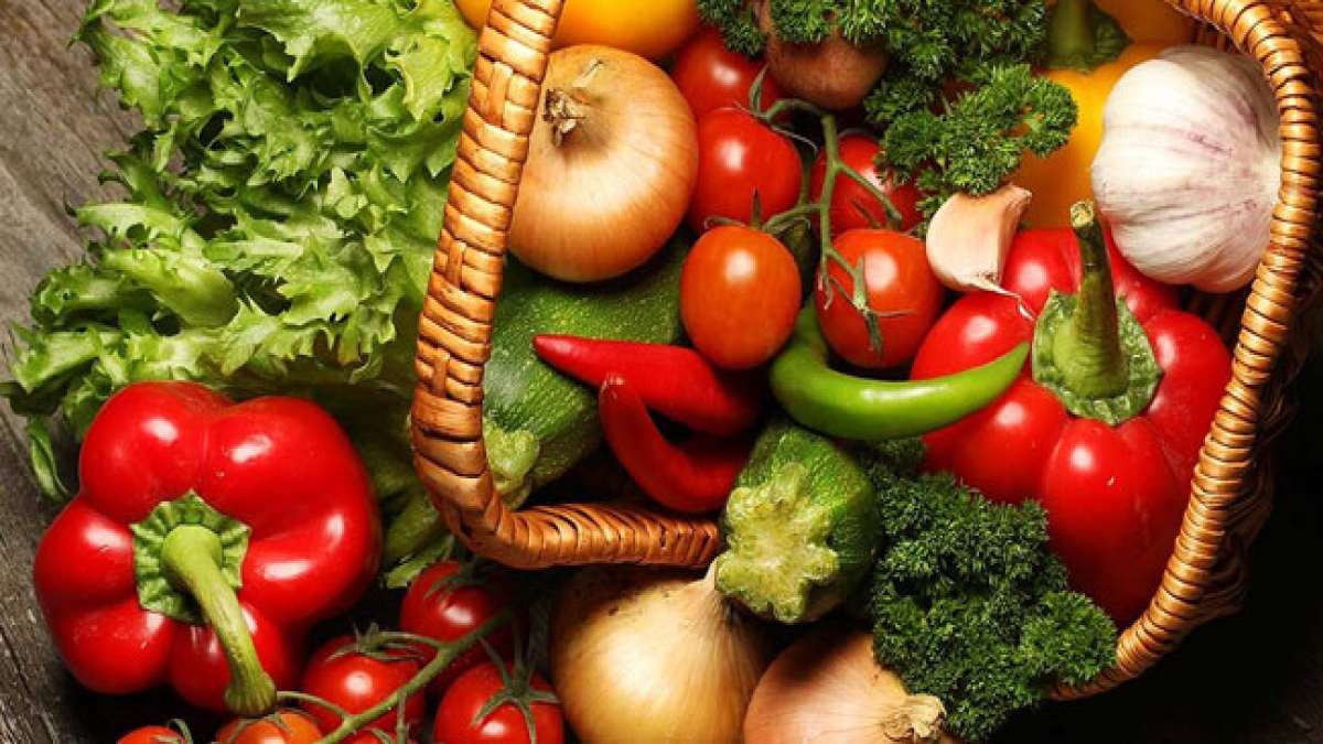 Entdecken Sie die Energie von Rawgust! Im August dreht sich alles um rohe Ernährung, bei der Sie unverarbeitete Lebensmittel wie Obst, Gemüse, Nüsse und Samen in ihrer natürlichsten Form genießen.