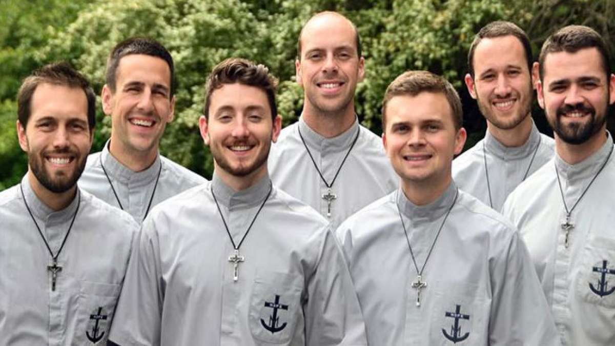 Feiern Sie die einzigartige Bindung zwischen Brüdern am National Brother Day. Feiern Sie die einzigartige Bindung zwischen Brüdern am National Brother Day.