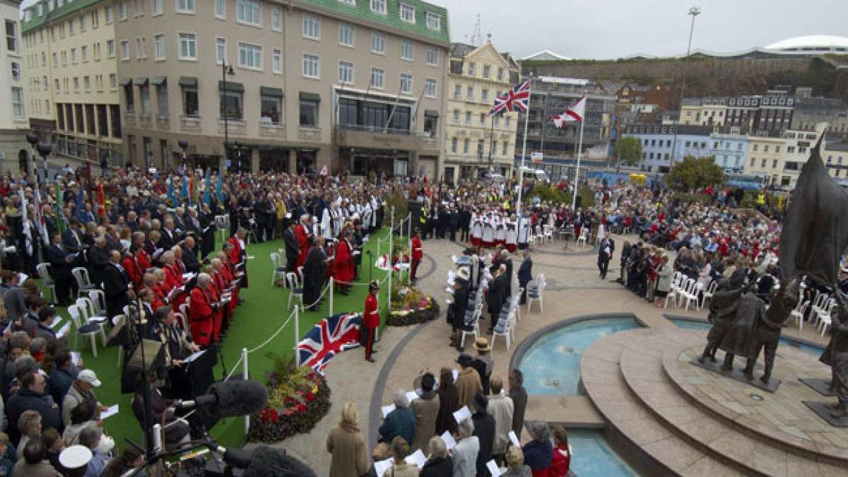 Feiern Sie den Tag der Befreiung auf Guernsey und Jersey am 9. Mai und erinnern Sie sich an das Ende der deutschen Besatzung der Kanalinseln während des Zweiten Weltkriegs.