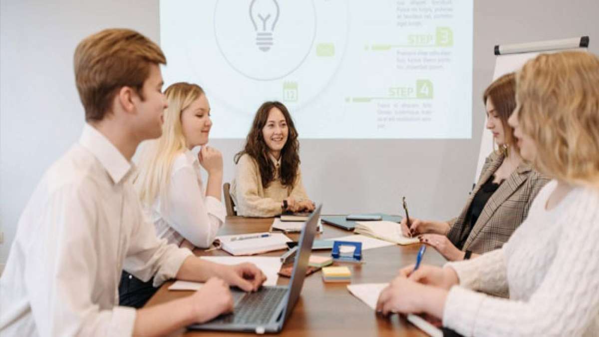 Feiern Sie den Tag des Vermarkters und würdigen Sie die Welt der Marketingexperten, während wir an die Ursprünge dieses Berufs im ehemaligen sowjetischen Ministerium für Außenhandel erinnern. Feiern Sie den Tag des Vermarkters und würdigen Sie die Welt der Marketingexperten, während wir an die Ursprünge dieses Berufs im ehemaligen sowjetischen Ministerium für Außenhandel erinnern.