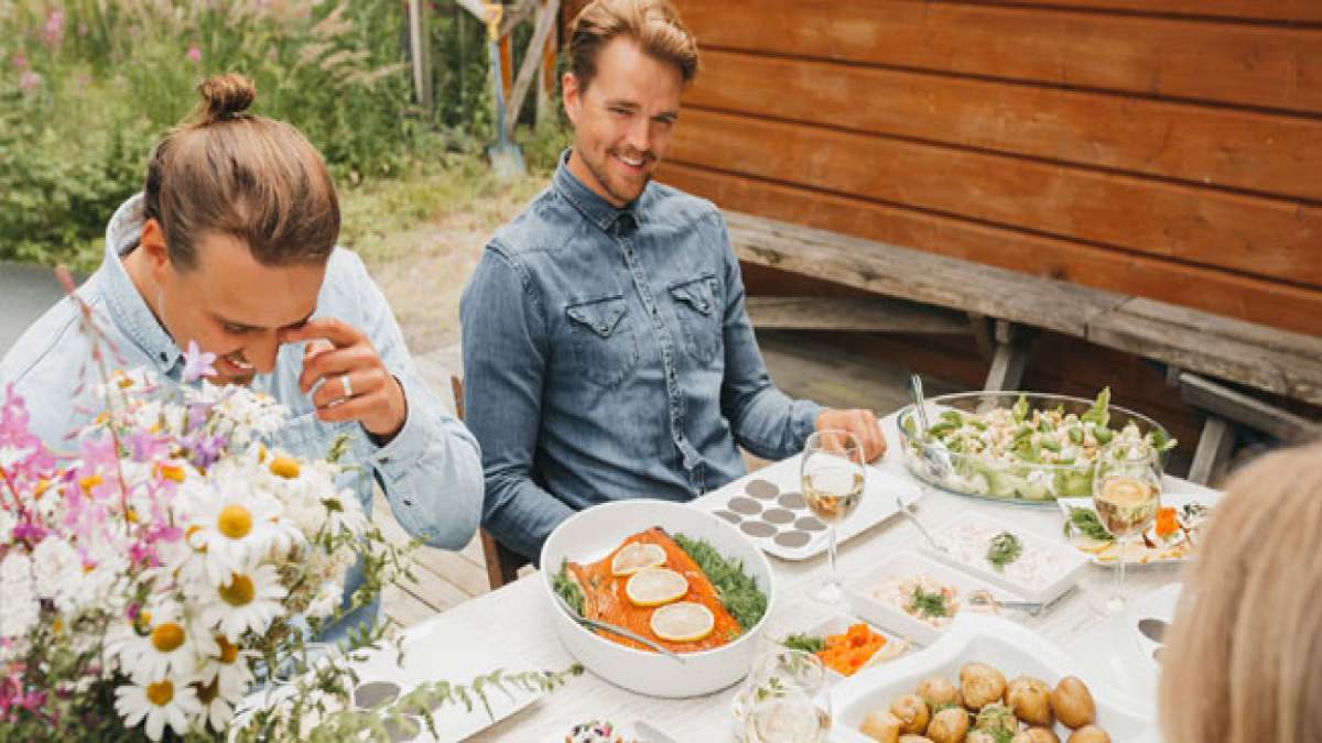 Feiern Sie die reiche finnisch-schwedische Esskultur am Tag der finnisch-schwedischen Esskultur in Finnland. Feiern Sie die reiche finnisch-schwedische Esskultur am Tag der finnisch-schwedischen Esskultur in Finnland.