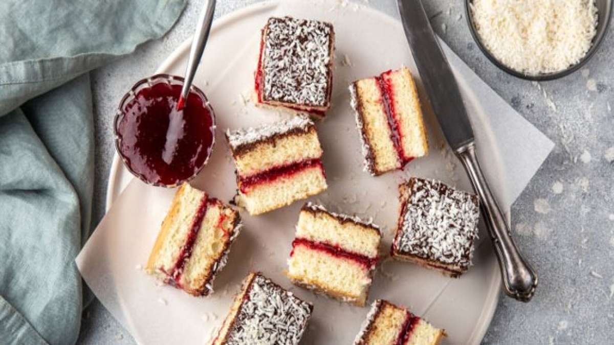 Feiern Sie Australiens kulinarische Ikone – Der Internationale Lamington-Tag ehrt den beliebten australischen Kuchen mit Schokoladenüberzug