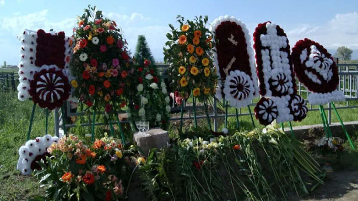 Der Tag der Toten in Armenien, der am 7. Januar begangen wird, ist ein feierlicher Anlass, bei dem besondere Gottesdienste und Gedenkfeiern zu Ehren und zum Gedenken an die Verstorbenen abgehalten werden. Der Tag der Toten in Armenien, der am 7. Januar begangen wird, ist ein feierlicher Anlass, bei dem besondere Gottesdienste und Gedenkfeiern zu Ehren und zum Gedenken an die Verstorbenen abgehalten werden.