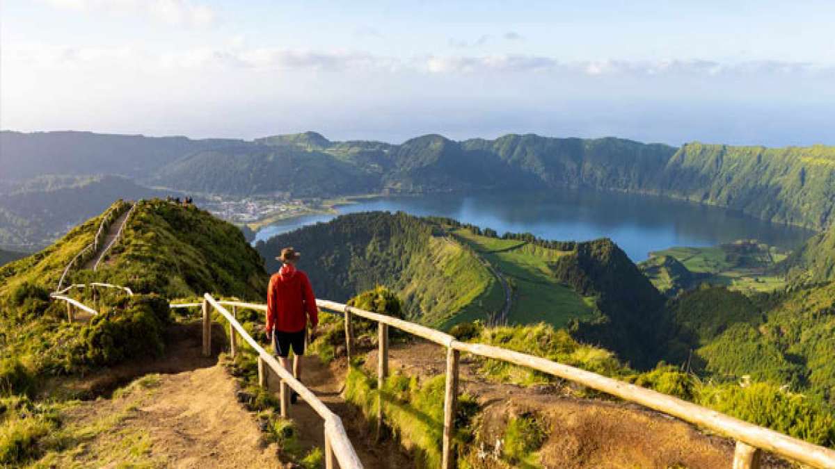 Feiern Sie die azoreanische Identität und Autonomie am Azoren-Tag, dem größten religiösen und zivilen Fest auf den Azoren.
