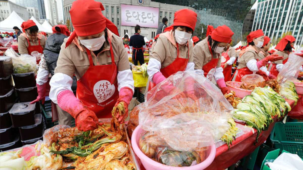 Entdecken Sie die kulturelle Vielfalt und den einzigartigen Geschmack Koreas am Kimchi-Tag. Entdecken Sie die kulturelle Vielfalt und den einzigartigen Geschmack Koreas am Kimchi-Tag.