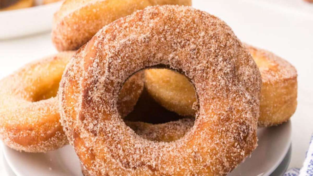 Welt-Donut-Tag: Ein Tag, um einen kostenlosen Donut zu genießen und sich an die Geschichte der Donuts zu erinnern. Welt-Donut-Tag: Ein Tag, um einen kostenlosen Donut zu genießen und sich an die Geschichte der Donuts zu erinnern.