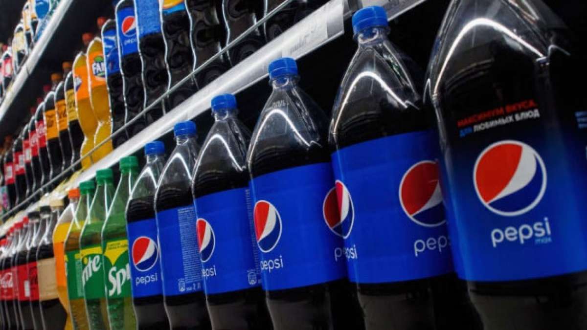 Genießen Sie den erfrischenden Geschmack von Pepsi-Cola – seit über einem Jahrhundert eine Ikone der Erfrischungsgetränke. Genießen Sie den erfrischenden Geschmack von Pepsi-Cola – seit über einem Jahrhundert eine Ikone der Erfrischungsgetränke.