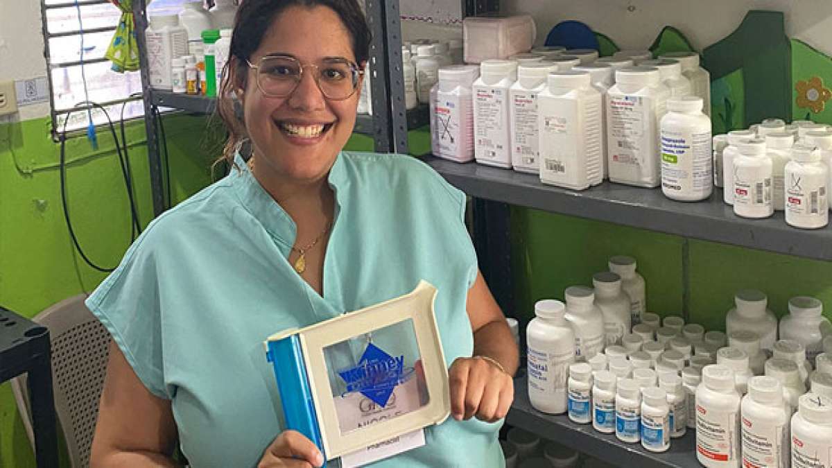 Erfahren Sie, wie der Tag des Apothekers in El Salvador den Zugang zu erschwinglichen Arzneimitteln für die Bevölkerung verbesserte und die Arzneimittelregulierung modernisierte.