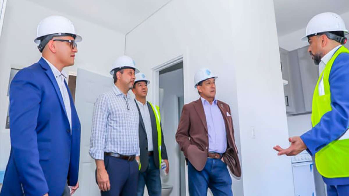 Der Tag des Bauingenieurs in El Salvador – Feiern Sie die Baumeister unseres Landes, die Tag für Tag daran arbeiten, unsere Infrastruktur zu verbessern und unser Land voranzubringen.