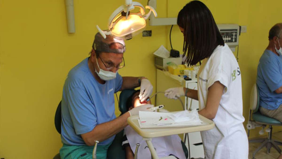 Feiern Sie den Tag des Zahnarztes in El Salvador am 29. September und würdigen Sie diejenigen, die sich leidenschaftlich um unsere Mundgesundheit kümmern.