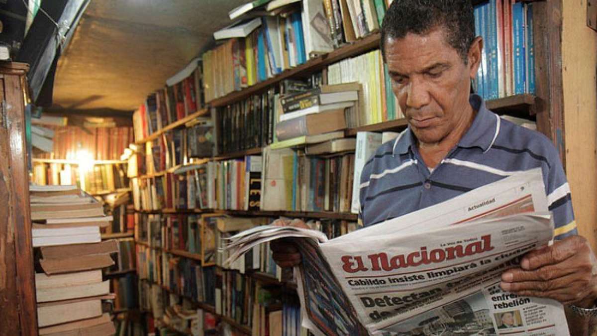 Dieser besondere Tag wurde im Jahr 1974 durch ein Dekret des Verfassungspräsidenten Dr. Joaquín Balaguer Ricardo ins Leben gerufen und erinnert an die Anfänge der Rundfunkregulierung im Land im Jahr 1938, als die ersten Prüfungen für angehende Sprech