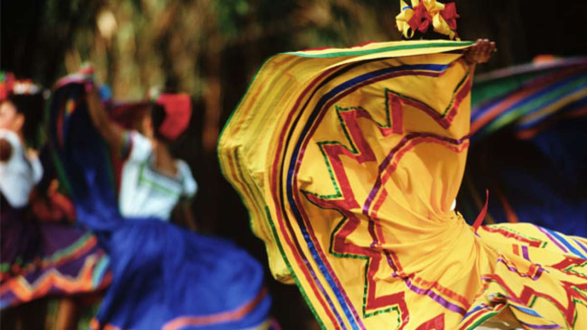 Entdecken Sie die faszinierende Welt der Folklore am Internationalen Tag der Folklore, der am 22. August gefeiert wird.