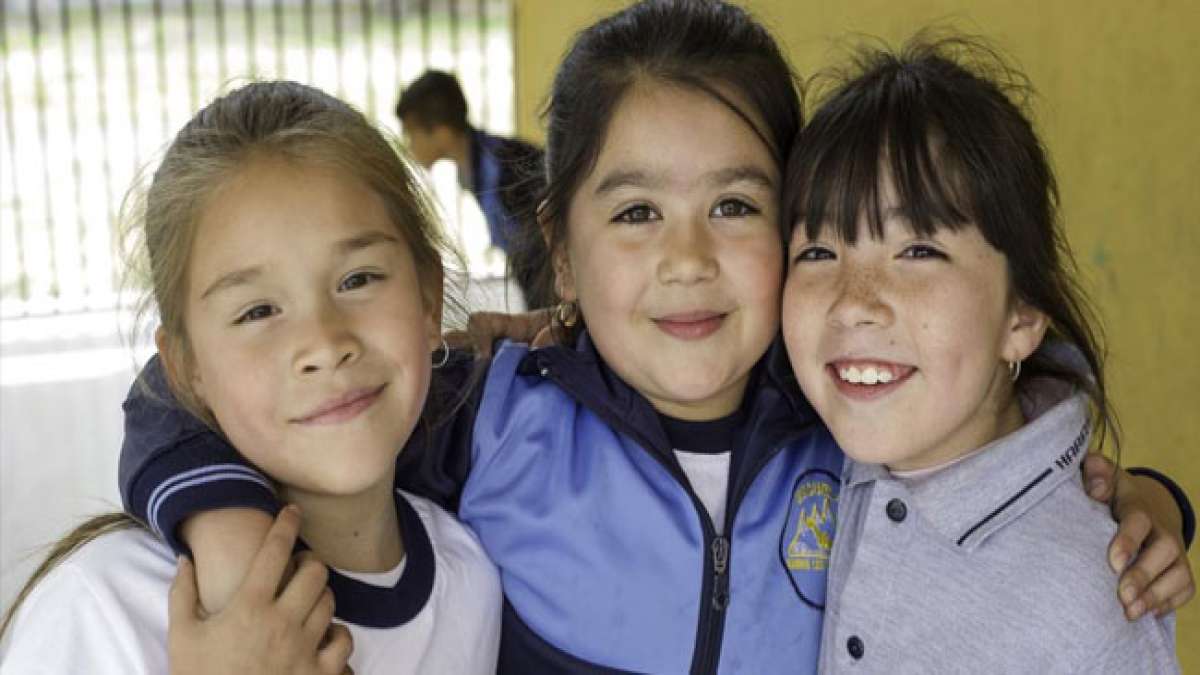 Feiern Sie den Tag des Kindes in Chile, an dem die Würde und der Schutz der Kinder im Mittelpunkt stehen.