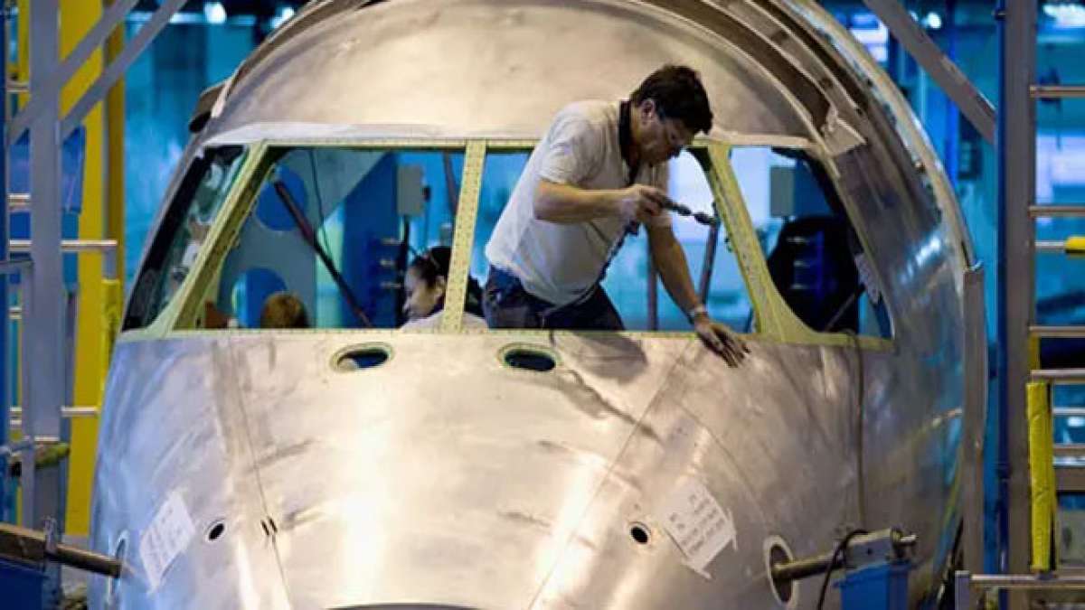 Entdecken Sie die faszinierende Welt der Luftfahrtingenieure in Brasilien, die Flugzeuge, Raketen und Satelliten entwerfen und bauen.