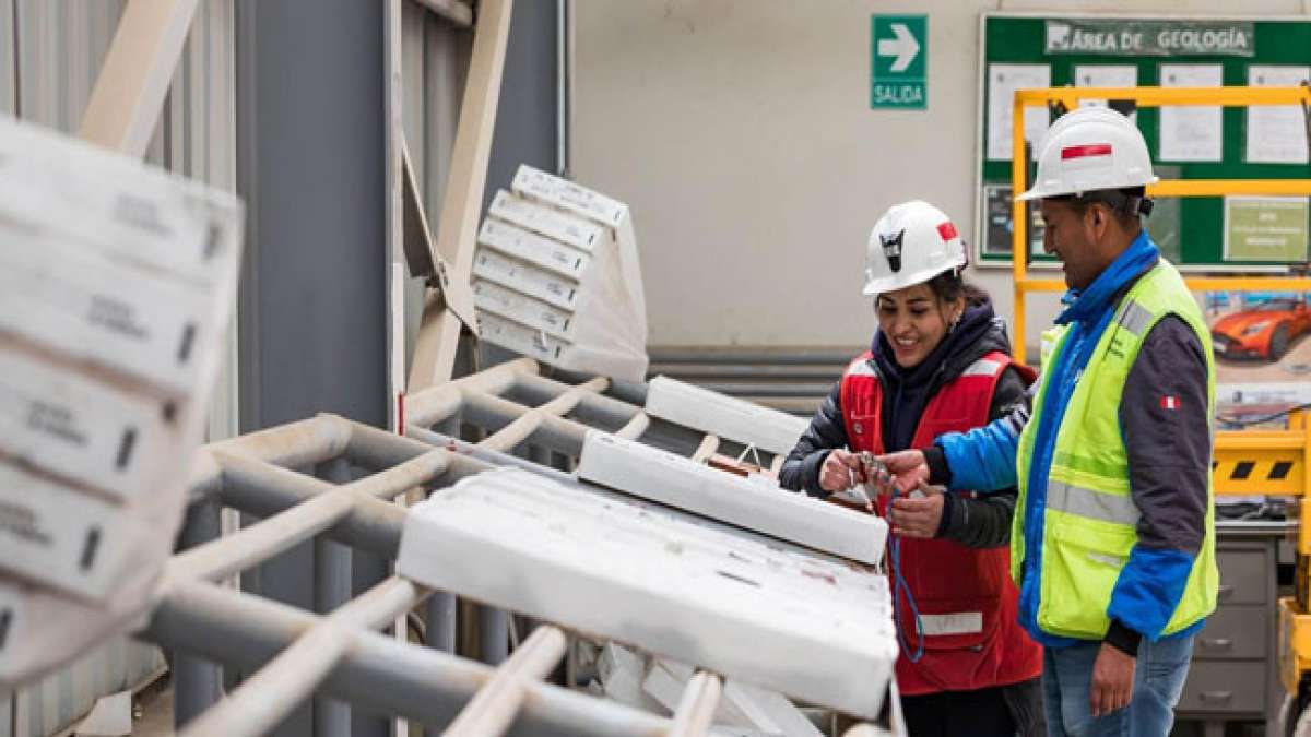 Tausende von Ingenieuren in Brasilien und der gesamten Region arbeiten gemeinsam an einer vielversprechenden Zukunft. Tausende von Ingenieuren in Brasilien und der gesamten Region arbeiten gemeinsam an einer vielversprechenden Zukunft.