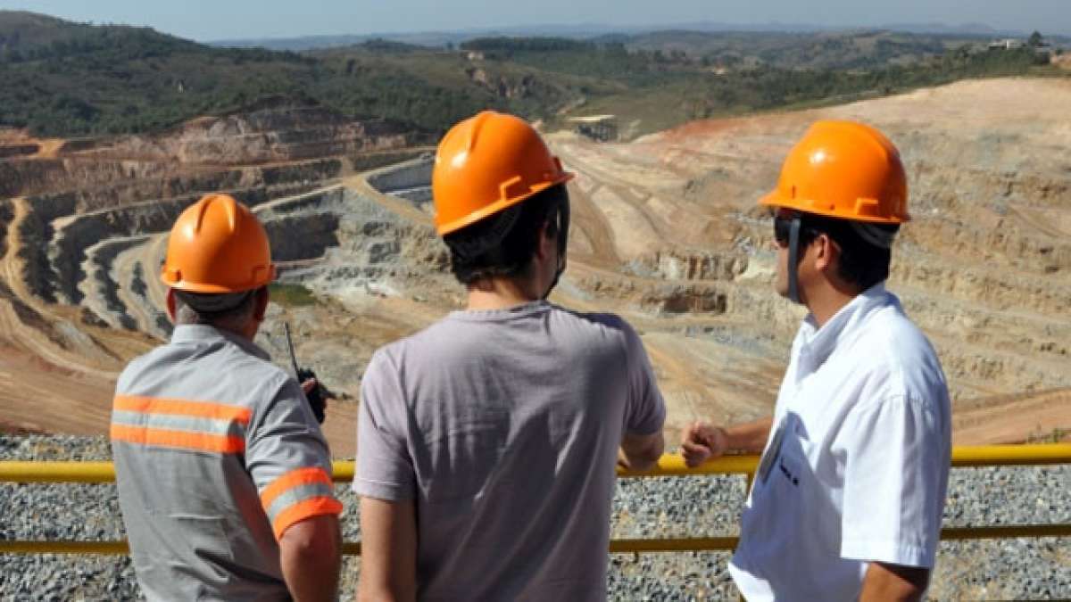 Feiern Sie den Tag des Bergbauingenieurs am 10. Juli in Brasilien und entdecken Sie die faszinierende Geschichte dieses Berufs, der wesentlich zur Erforschung und Ausbeutung der reichen Mineralressourcen des Landes beiträgt. Feiern Sie den Tag des Bergbauingenieurs am 10. Juli in Brasilien und entdecken Sie die faszinierende Geschichte dieses Berufs, der wesentlich zur Erforschung und Ausbeutung der reichen Mineralressourcen des Landes beiträgt.