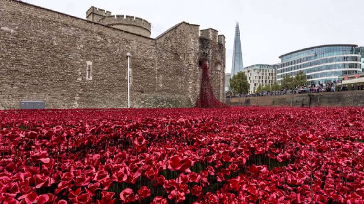 Gedenken und Unterstützen: Der Londoner Mohnblumentag am ersten Donnerstag im November. Gedenken und Unterstützen: Der Londoner Mohnblumentag am ersten Donnerstag im November.