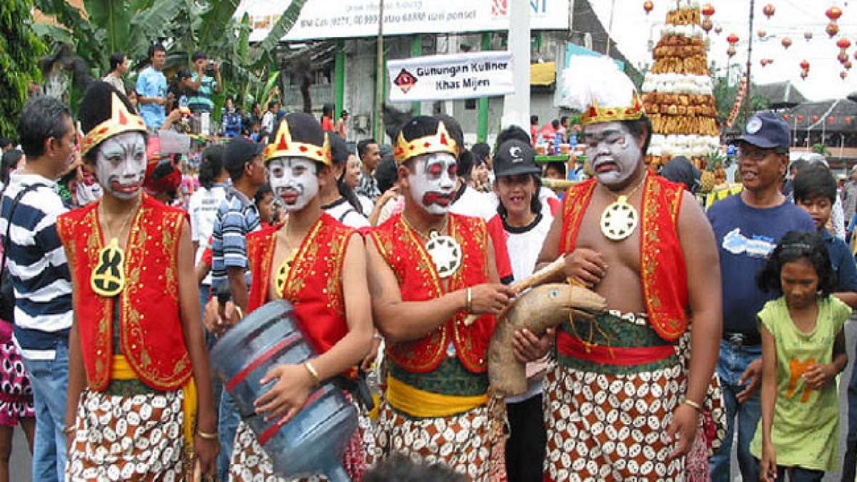 Erleben Sie die Vielfalt des indonesischen Neujahrs und entdecken Sie, wie verschiedene Kulturen diesen besonderen Tag feiern.