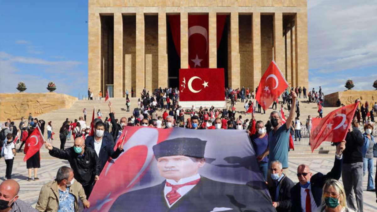Ehren Sie Atatürk am Tag der Jugend und des Sports! Ehren Sie Atatürk am Tag der Jugend und des Sports!