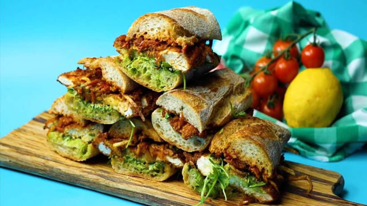 Feiern Sie den köstlichen Milanesa-Sandwich-Tag in Tucumán, Argentinien, am 18. März. Feiern Sie den köstlichen Milanesa-Sandwich-Tag in Tucumán, Argentinien, am 18. März.