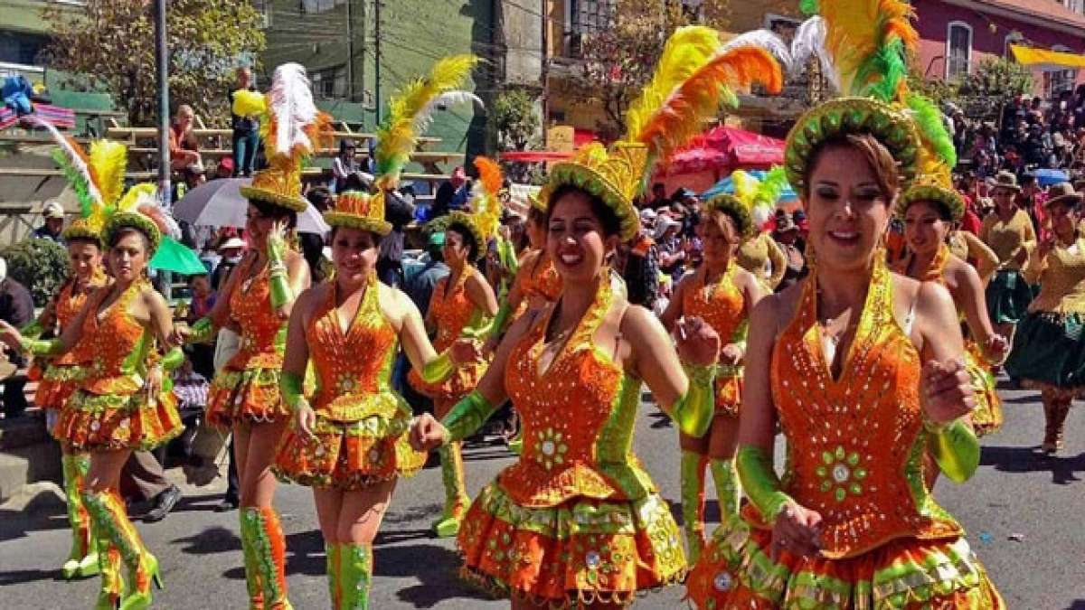 Feiern Sie die faszinierende Chapaca-Tradition in Bolivien beim Fest der Tarijeñidad. Erleben Sie die reiche Geschichte von Tarija, die durch die Schlacht von La Tablada symbolisiert wird, die Tarija von der kolonialen Herrschaft befreite.