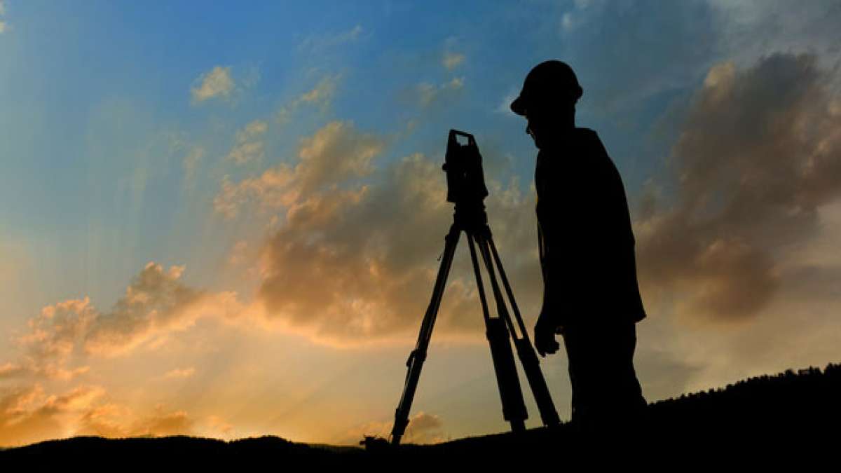 Gedenken Sie dem Tag des Vermessungsingenieurs am 23. April und erfahren Sie mehr über die faszinierende Kunst, Landflächen mit modernster Technologie zu interpretieren, zu vermessen und abzugrenzen.