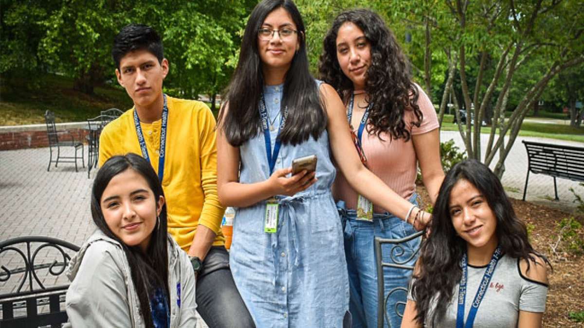 Gedenken Sie mutiger Studenten, die für das Recht auf freie Bildung kämpften, am Nationalen Studententag in Ecuador am 29. Mai.