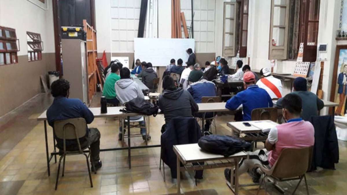 Argentinien: 3. Juni – Tag der Lehrlingsausbildung und Berufsberatung, um Chancengleichheit zu schaffen.