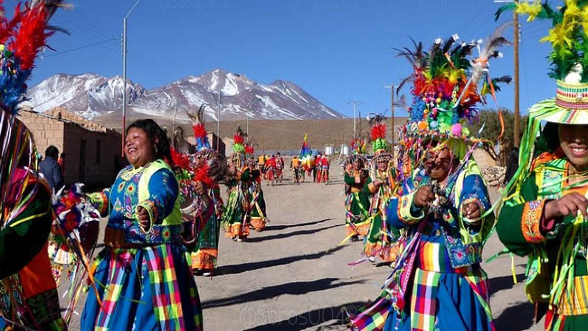 Chile: 21. bis 24. Juni – Nationaler Tag der indigenen Völker, um die Traditionen und Bräuche der Ureinwohner zu würdigen. Chile: 21. bis 24. Juni – Nationaler Tag der indigenen Völker, um die Traditionen und Bräuche der Ureinwohner zu würdigen.