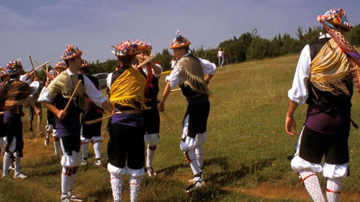 Feiere mit uns am 25. Juni, wenn die Dörfer um Jaca zusammenkommen, um diese einzigartige Tradition zu zelebrieren und bei der Prozession die Reliquien der tapferen Heiligen Orosia zu ehren.