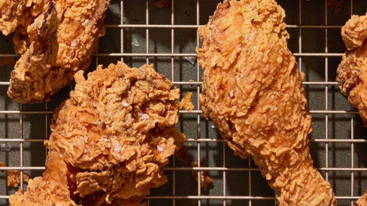 Feiern Sie den internationalen Welttag des Brathähnchens am 6. Juli und entdecken Sie, wie dieses köstliche Gericht weltweit geliebt wird. Feiern Sie den internationalen Welttag des Brathähnchens am 6. Juli und entdecken Sie, wie dieses köstliche Gericht weltweit geliebt wird.