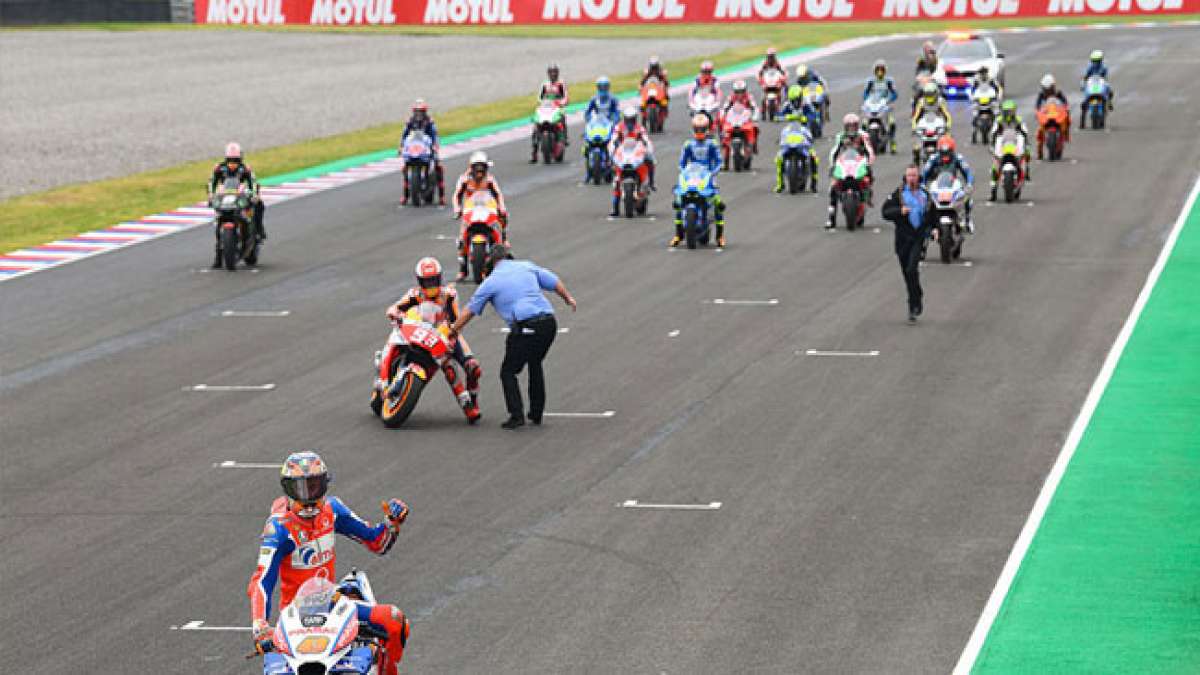 Feiern Sie den Nationalen Motorsporttag in Argentinien und erinnern Sie sich an die Legende Juan Manuel Fangio, einen der größten Rennfahrer aller Zeiten. Feiern Sie den Nationalen Motorsporttag in Argentinien und erinnern Sie sich an die Legende Juan Manuel Fangio, einen der größten Rennfahrer aller Zeiten.