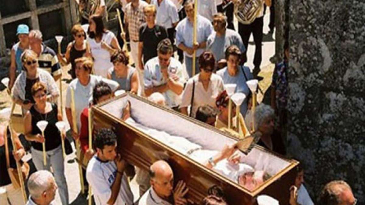 Erleben Sie das Santa Marta Festival in Spanien, eine festliche Hommage in den Gemeinden Ortigueira, Salamanca und La Coruña zu Ehren von Santa Marta.