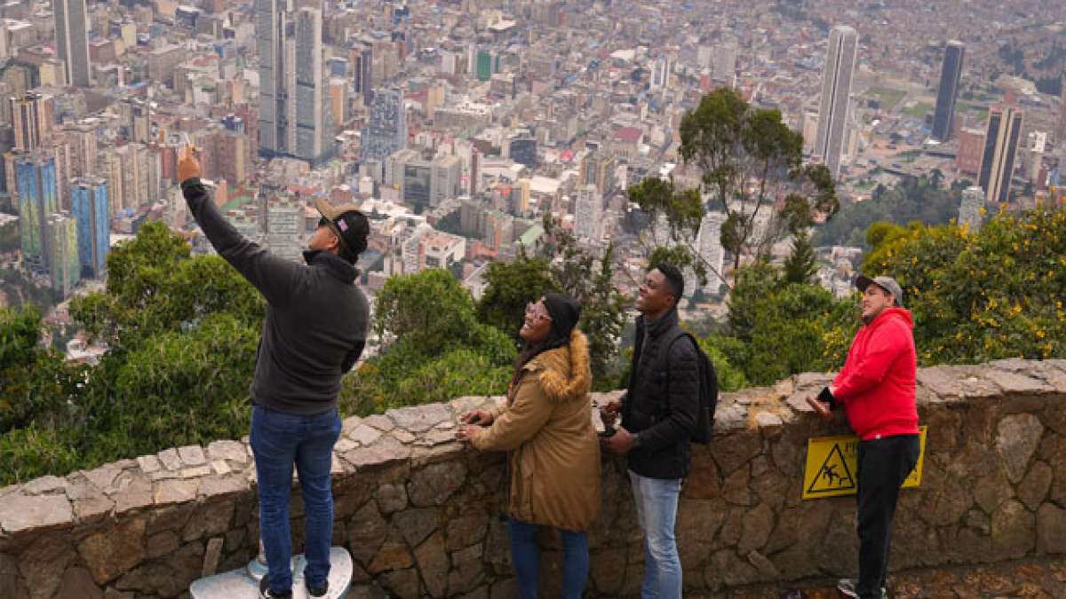 Tauchen Sie ein in die faszinierende Geschichte von Bogotá, Tunja und El Carmen de Bolívar, Kolumbien, die eng mit dem 6. August verbunden sind. Tauchen Sie ein in die faszinierende Geschichte von Bogotá, Tunja und El Carmen de Bolívar, Kolumbien, die eng mit dem 6. August verbunden sind.