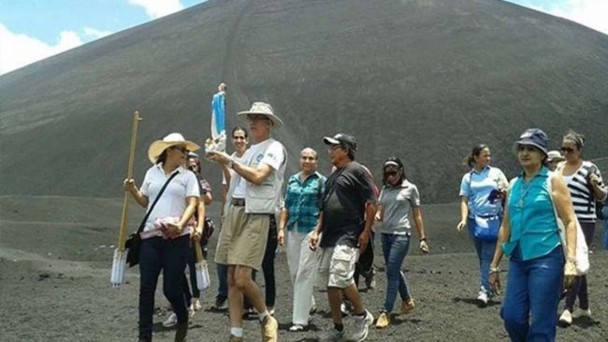 Erleben Sie die faszinierende Geschichte der 'Gritería Chiquita' in León, Nicaragua, die jedes Jahr am 14. August gefeiert wird.